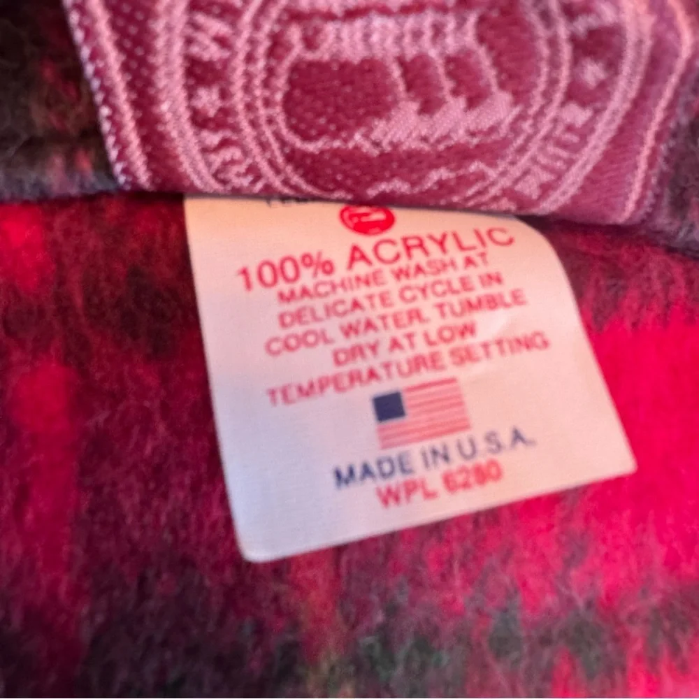 Tennessee Woolen‎ Mills Red  Plaid Stadium Blanket Acrylic Snuggle Wearable Wrap